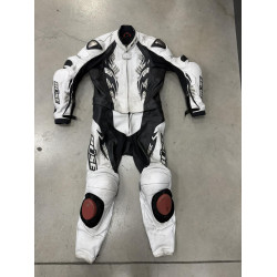 Кожен екип Buse - две части ZF558