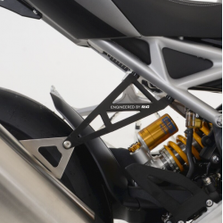 Стойка за генерация R&G RACING Exhaust hangers black - Triumph Speed Triple 1200 RS/RR