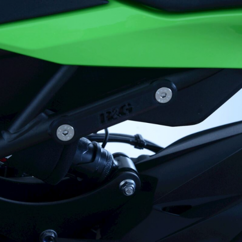 Плоча R&G RACING Rear Foot Rest Blanking Plate Suzuki GSX-S 1000GT 22-24 Плоча R&G RACING Rear Foot Rest Blanking Plate Suzuki GSX-S 1000GT 22-24