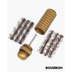 Вело комплект за лепенки на гуми Peaty's Holeshot Tubeless Puncture Plugger Kit Bourbon Вело комплект за лепенки на гуми Peaty's Holeshot Tubeless Puncture Plugger Kit Bourbon