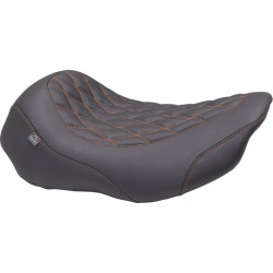 Широка седалка Tripper - Solo - мандариново оранжеви шевове MUSTANG SEATS 88503MO