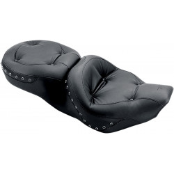 Седалка REGAL едночастова ultra touring 2-up pillow top с черни шипове MUSTANG SEATS 75466 Седалка REGAL едночастова ultra touring 2-up pillow top с черни шипове MUSTANG SEATS 75466