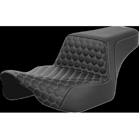 Седалка Step-Up - Extendeded Reach - предна Honeycomb - сребърен шев SADDLEMEN 823-07-17805 Седалка Step-Up - Extendeded Reach - предна Honeycomb - сребърен шев SADDLEMEN 823-07-17805