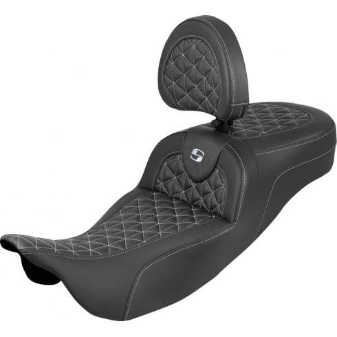 Седалка RoadSofa Tri Gripper - стандартен обхват - сребърен шев - с облегалка SADDLEMEN 808-07B-211B5 Седалка RoadSofa Tri Gripper - стандартен обхват - сребърен шев - с облегалка SADDLEMEN 808-07B-211B5