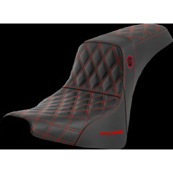Седалка SDC perf gripper червен шев SADDLEMEN SC81830RED