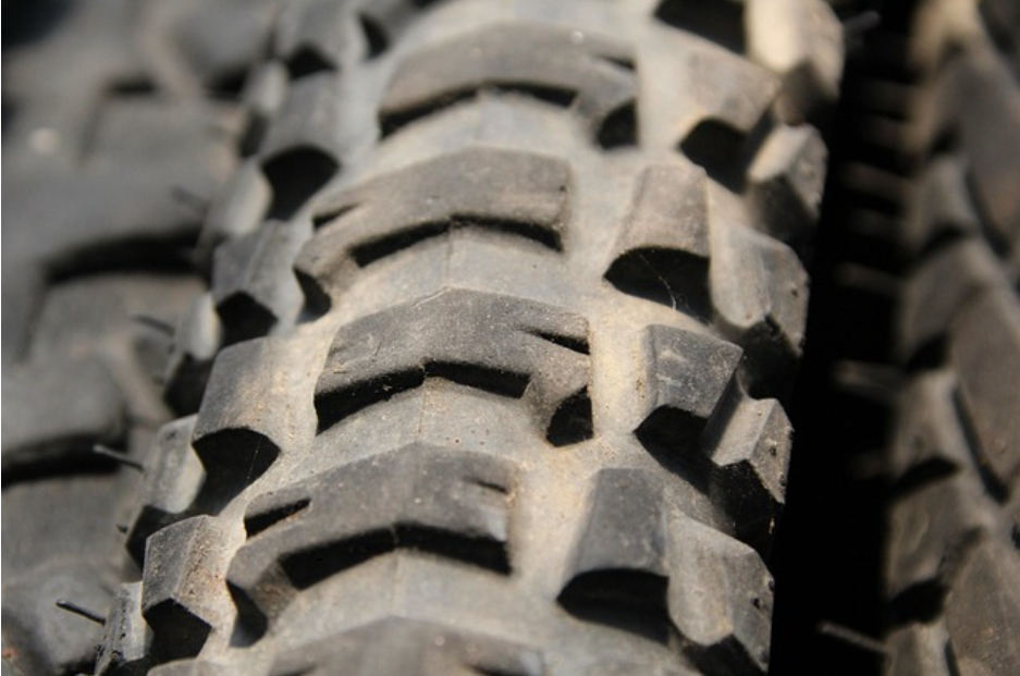 Офроуд велосипедна безкамерна гума