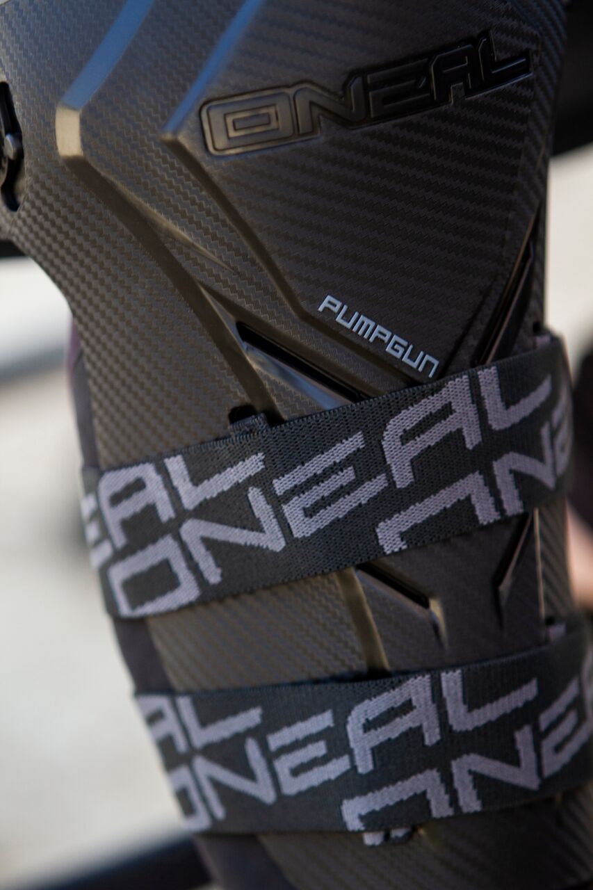 Наколенки O’NEAL PUMPGUN MX Carbon Look Knee — снимка 4