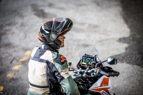 Мото каска SCHUBERTH C4 PRO CARBON BLACK/NEON YELLOW_5