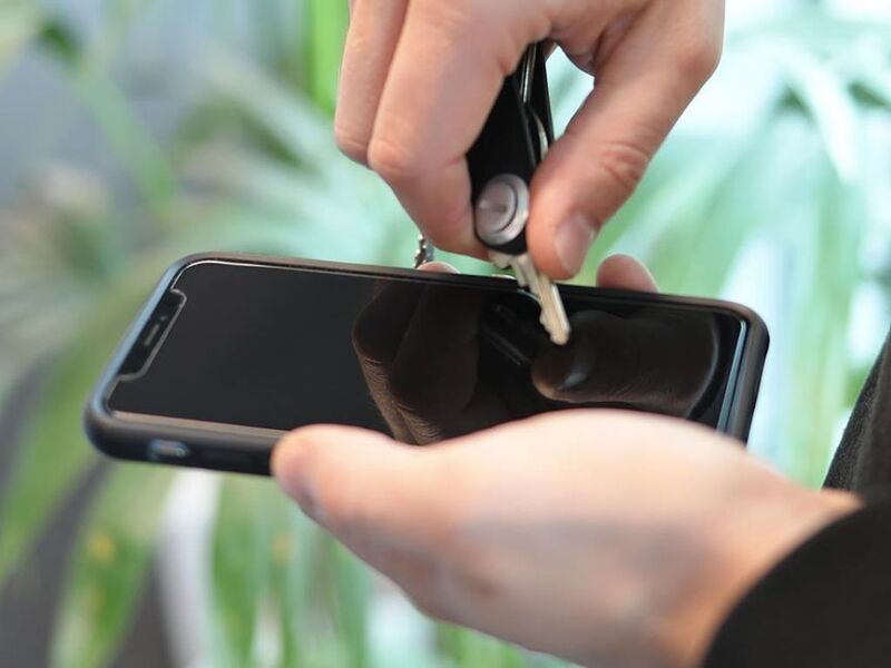 Стъклен протектор за екран QUAD LOCK - iPhone 13/13 Pro — снимка 4