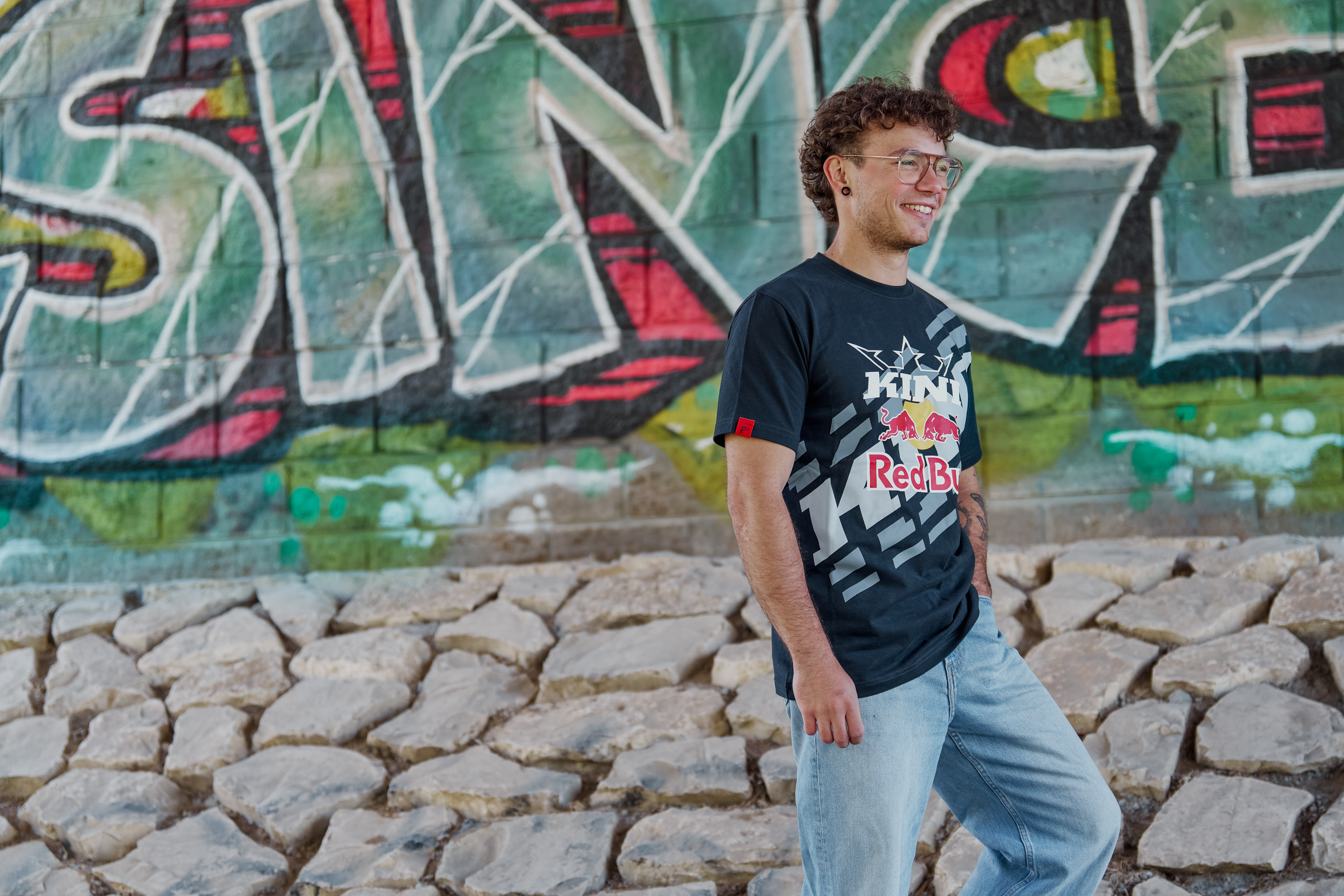 Тениска KINI RED BULL ST TEE 1.0-ANTHRACITE — снимка 2