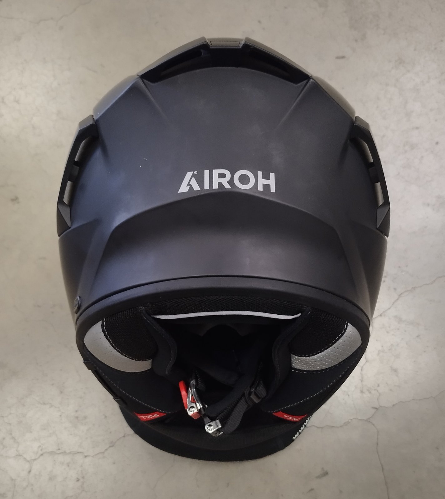 Каска AIROH SPARK 2 BLACK MATT - ДЕФЕКТНА_3