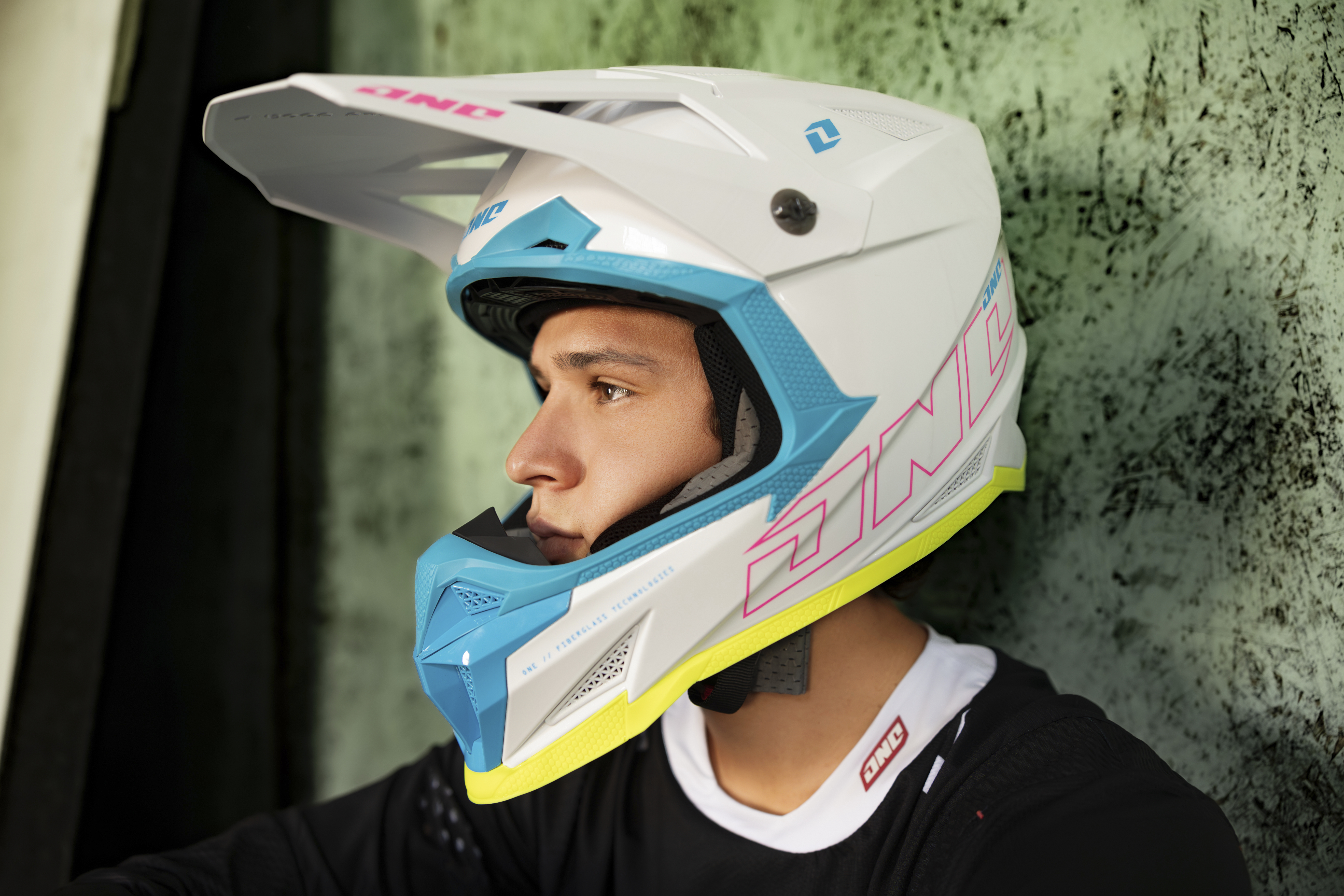 Мотокрос каска ONE INDUSTRIES X-297 HORIZON MIAMI WHITE — снимка 4