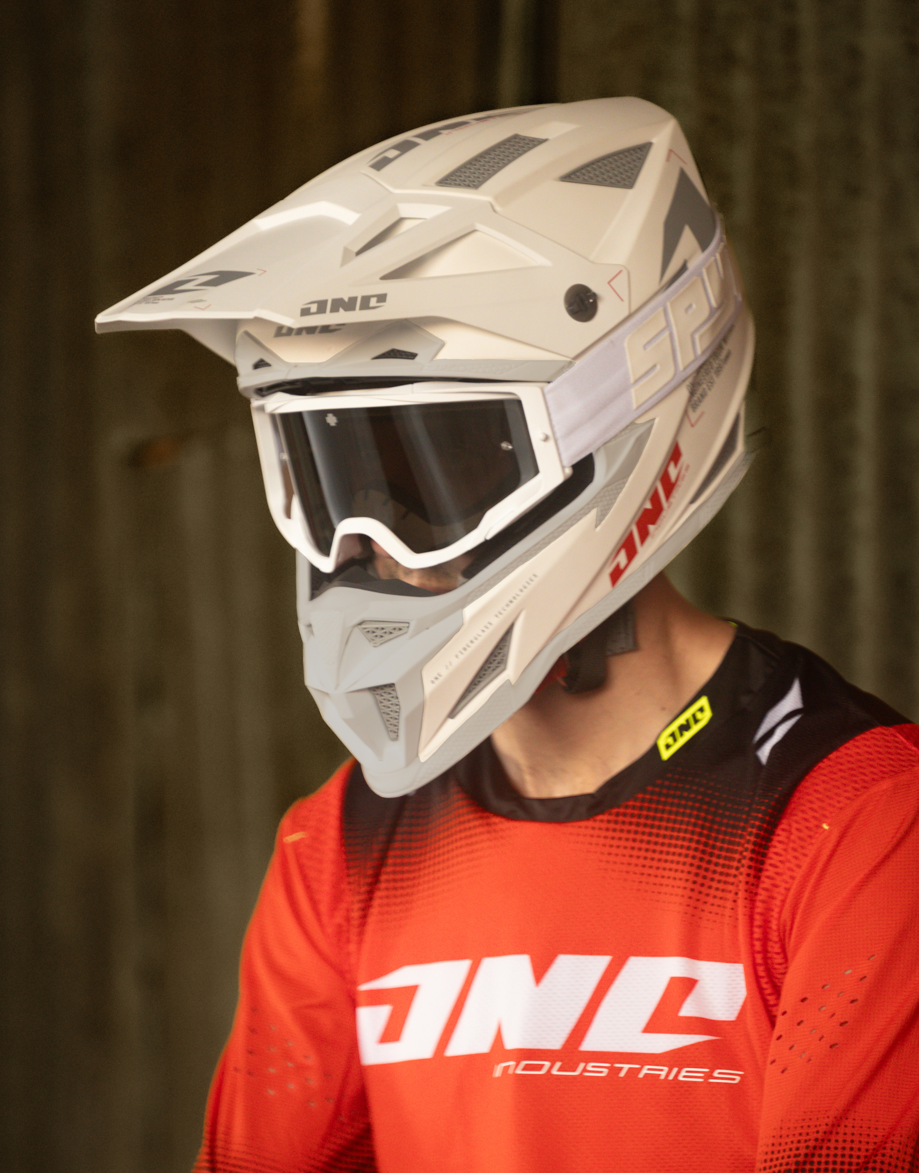 Мотокрос каска ONE INDUSTRIES X-297 FOCUS WHITE/GRAY — снимка 4