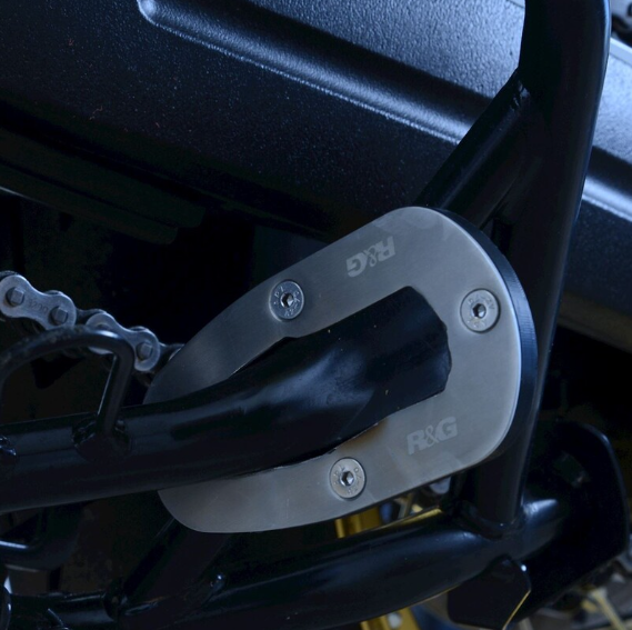 Адаптер за странична стойка R&G RACING Side Stand Shoe - Suzuki V-Strom 1050 & 1050XT