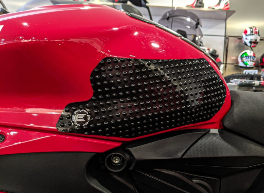 Протектор за резервоар R&G RACING Eazi-Grip Evo Tank Traction Pads Set - Black Ducati Panigale V2 20-24 — снимка 2