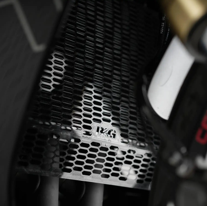 Протектор за радиатор R&G RACING Pro Radiator Guard - Black CFMOTO SR 450 23-26 — снимка 3