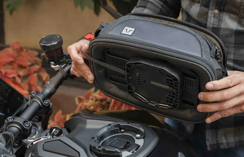 Чанта за резервоар SW-MOTECH LEGEND GEAR TANK BAG LT4 — снимка 3