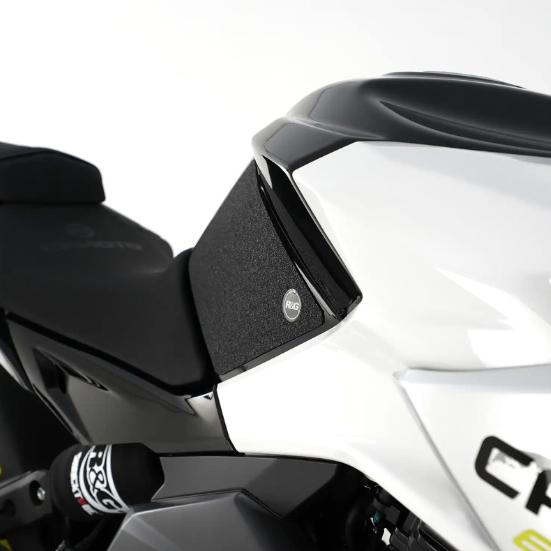 Протектор за резервоар R&G RACING Tank Traction Pads (Set 2 Pieces) - Black CFMOTO 650NK 22-24 — снимка 2