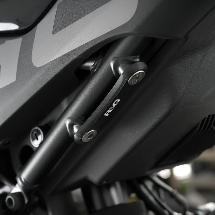 Стойка за генерация R&G RACING Rear Footrest Blanking Plate & Exhaust Hanger Kit - Black CFMOTO 450SR 23-25 — снимка 2