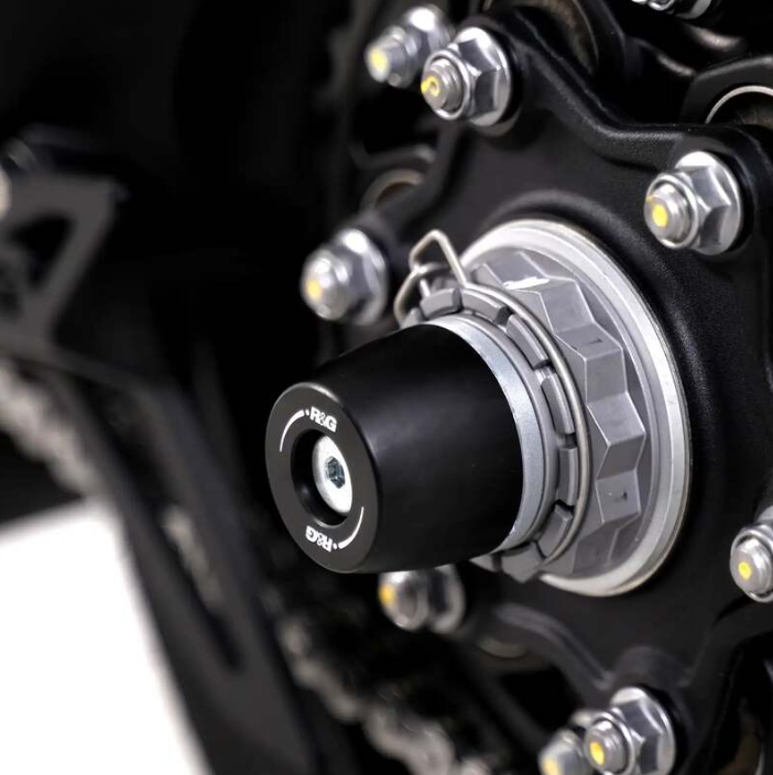 Протектор за ос R&G RACING Swingarm Protection Triumph Speed Triple 1200 RS 21-26 / RR 22-25 — снимка 5