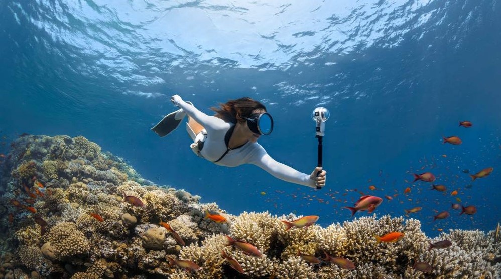Комплект екшън камера Insta360 X5 360° Essentials Bundle — снимка 3