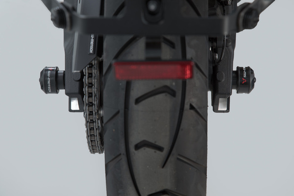 Краш тапи за остта SW-MOTECH REAR AXLE SLIDER TIGER 800 14