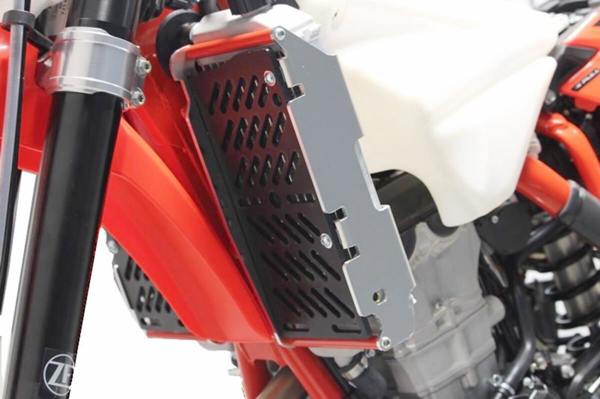 Комплект предпазители за радиатор AXP RACING XTR 8MM BETA 350-390-450-480-500RR AX1584 — снимка 3