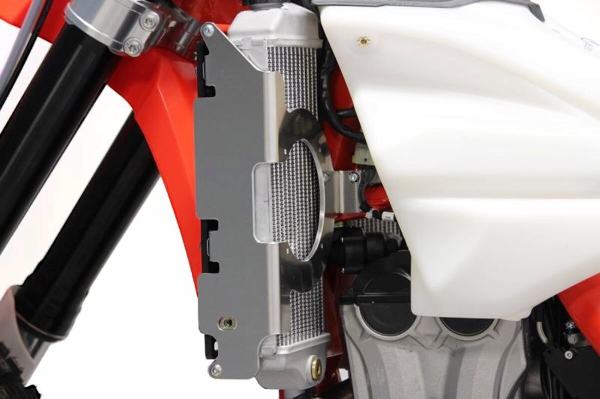 Комплект предпазители за радиатор AXP RACING XTR 8MM BETA 350-390-450-480-500RR AX1584 — снимка 6