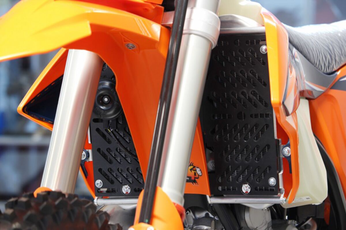 Комплект предпазители за радиатор AXP RACING XTR 8MM KTM 250-300EXC TPI AX1593 — снимка 4