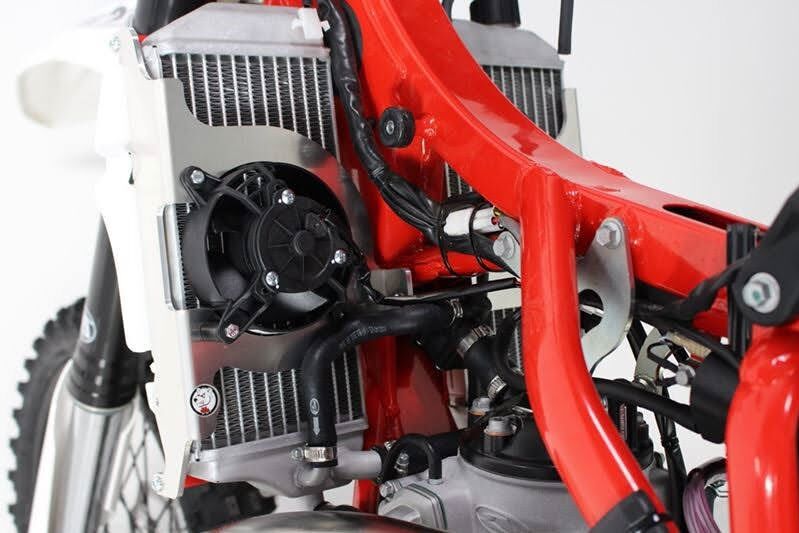 Предпазители за радиатор AXP RACING RR125-300 20-23 RD AX1552 — снимка 2
