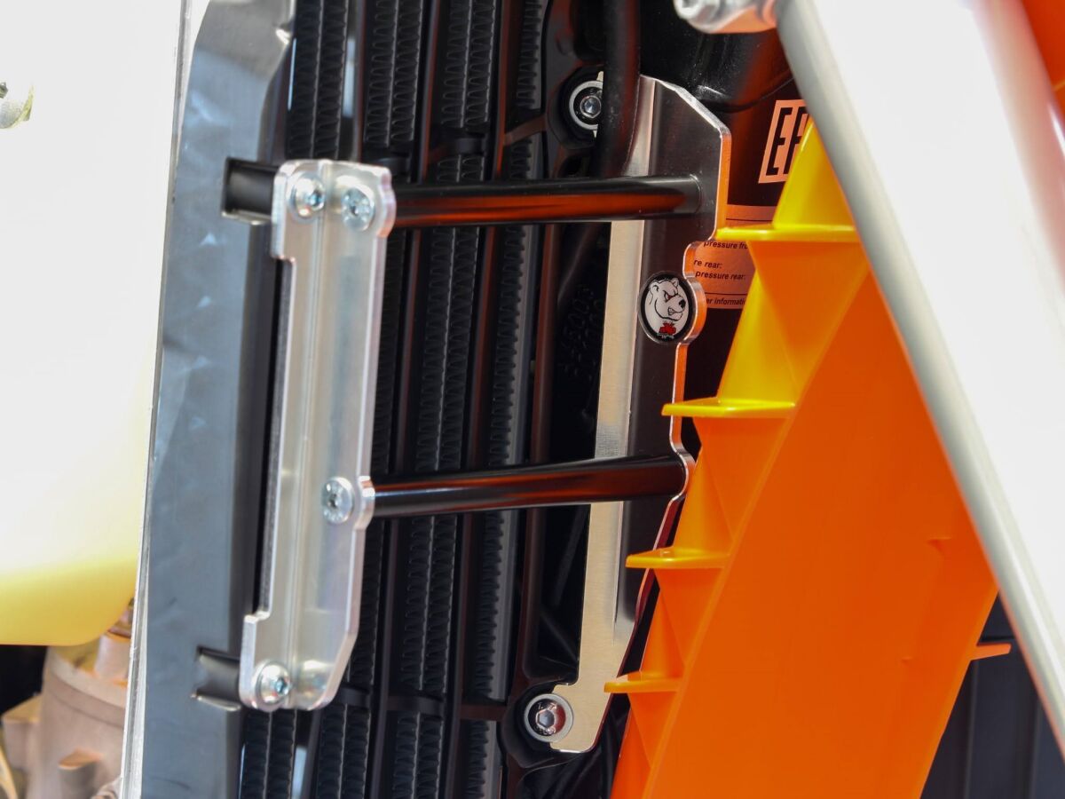 Подпора за радиатор AXP RACING EXC/F 24- BK AX1720