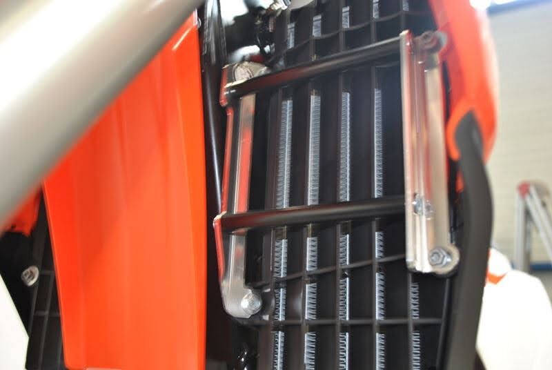 Подпора за радиатор AXP RACING HVA TC/FC 18 AX1449 — снимка 2